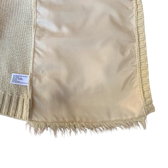 Xhilaration Cream Faux Fur Sweater Vest Womens Size Medium - Picture 6 of 10